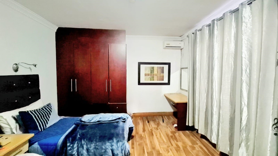 6 Bedroom Property for Sale in Crawford Western Cape